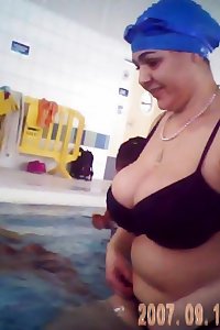 ARAB mature thick knockers SWIMING