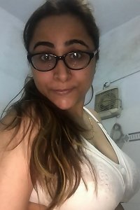 elder Indian Aunty Leakes