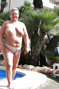 plumper matures and grannies at the beach 113
