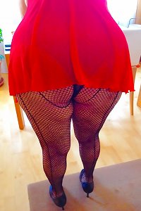 Grannyfriend (70y!) in her uber-sexy fishnet stocking