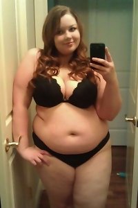 round female gazes seductively while caressing her bod